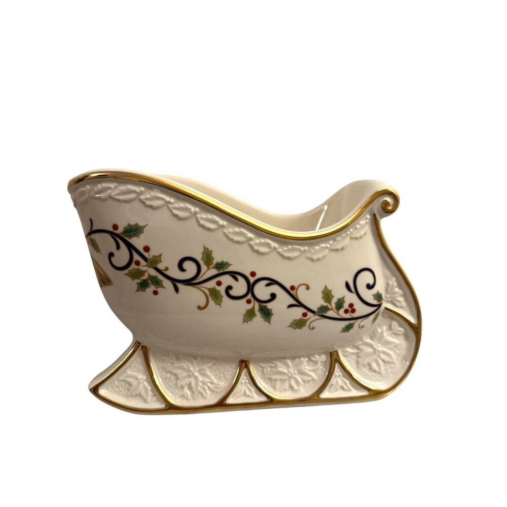 Mikasa Fine Porcelain Holly Sleigh Centerpiece KT410– New in Box‎